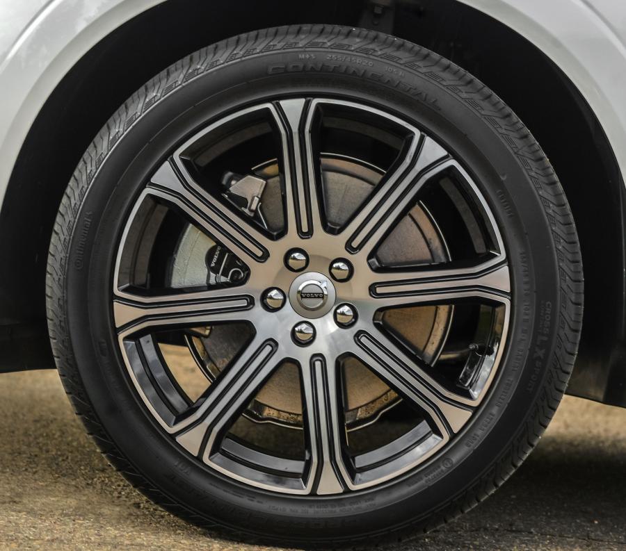 Колеса Volvo XC60 T8 Inscription 2017 года  (NA) (фото 15 из 23)